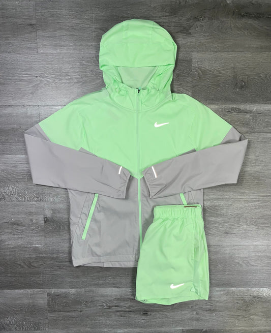 Nike 'Vapour Green' UV Run Repel Windrunner Set