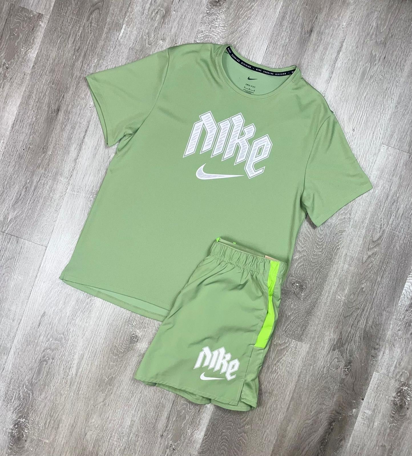 Nike 'Track' Green Run Division Set