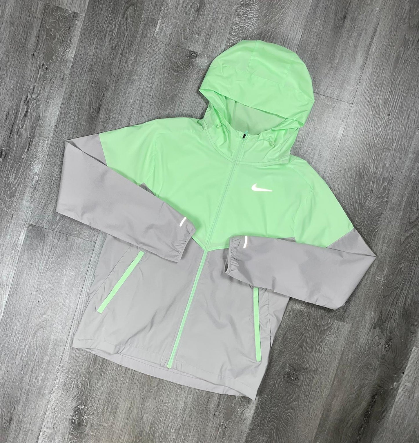 Nike 'Vapour Green' UV Run Repel Windrunner